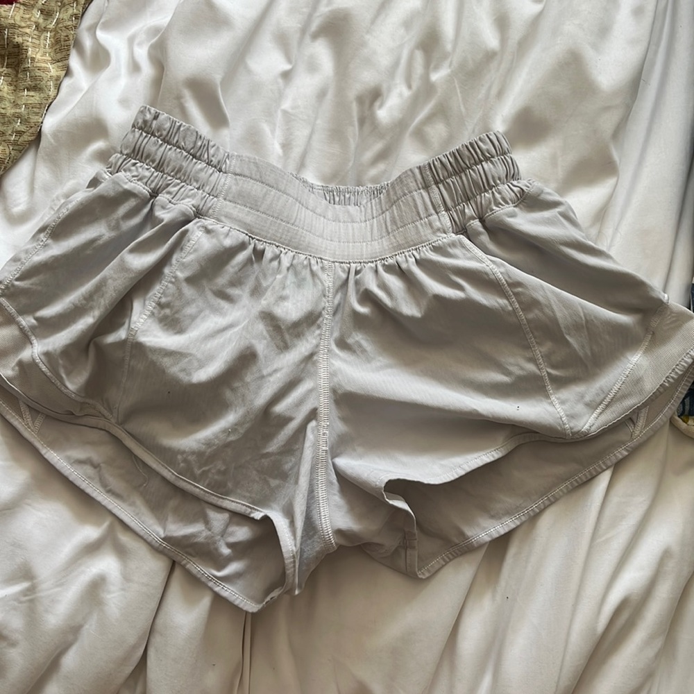 White lululemon hotty hot 2.5 in shorts